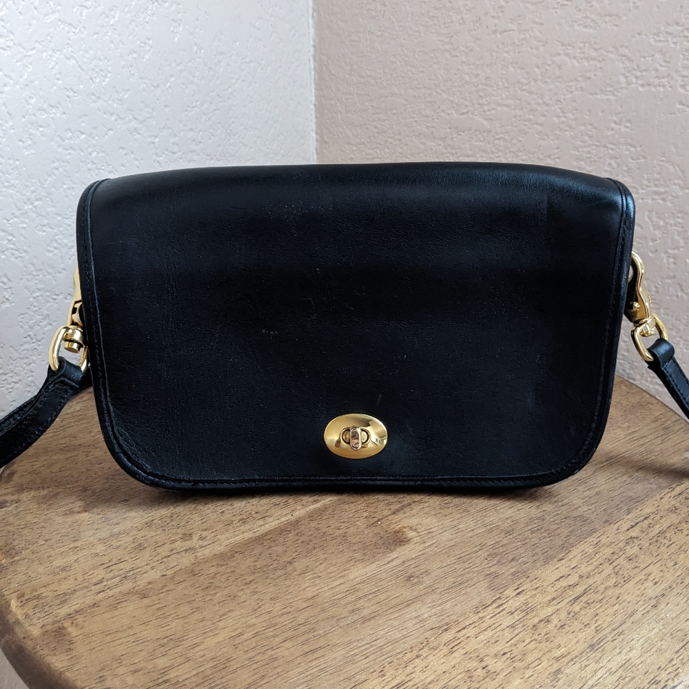 Traditional Trends black leather handbag.